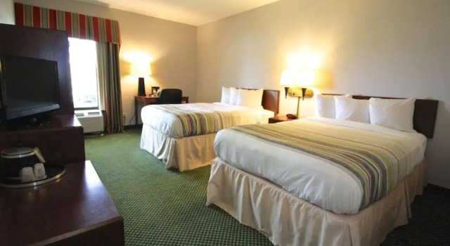 Четырёхместный номер Standard Country Inn & Suites by Radisson, Sandusky South, OH