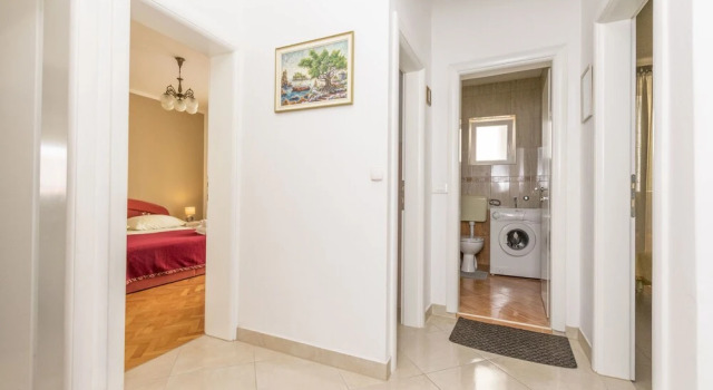Apartments and Room Mirjana, Rezerwuj Apartament Hotele w Split-Dalmatia County z parkingiem, Parking