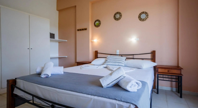 Kyprianos, Prenota Hotel Kerion Zante