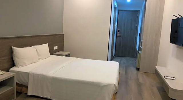 Номер Deluxe Capital Garden Hotel