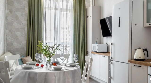 Апартаменты с балконом Home Group (Хоум Груп) на улице Крымской 22 корпус 9