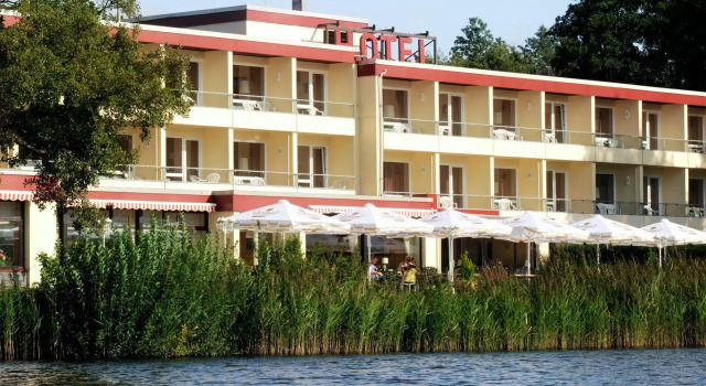 Seehotel Schwanenhof, Buchen Sie Hotel Mölln Lauenburgische Seen
