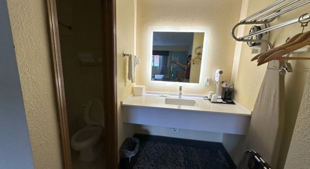 Suite Days Inn Mount Vernon
