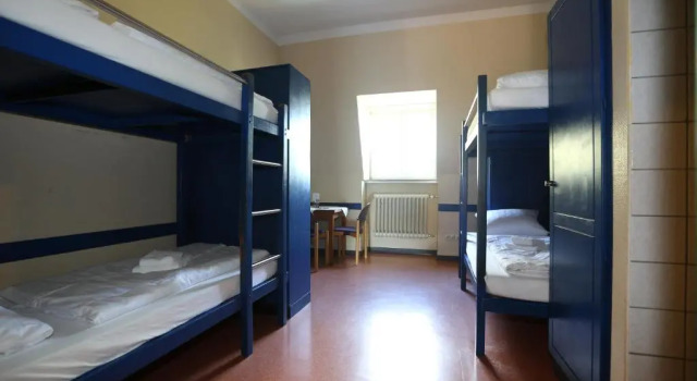 Кровать в общем номере Kolping Hostel Trier im Warsberger Hof