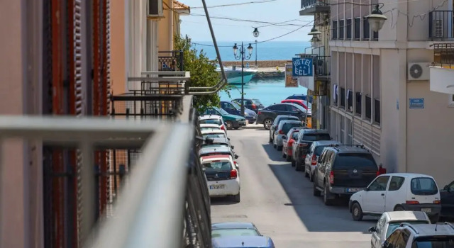 Elegant City Apartment - 250m From Solomos Square