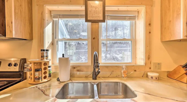Коттедж Quaint Appalachian Getaway ~ 2 Mi to Boone!
