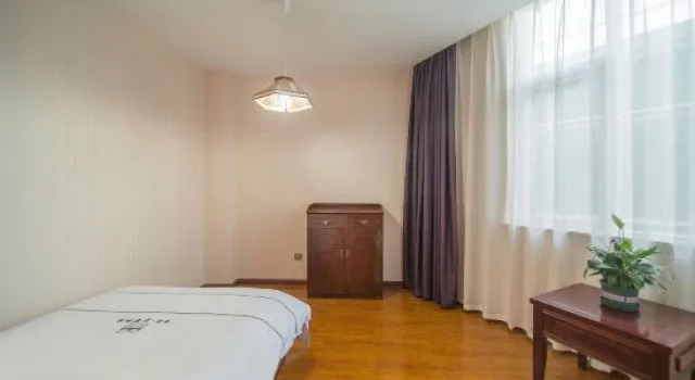 Трёхместный люкс Deluxe Duomi Chain Hotel (Lijiang Ancient City)