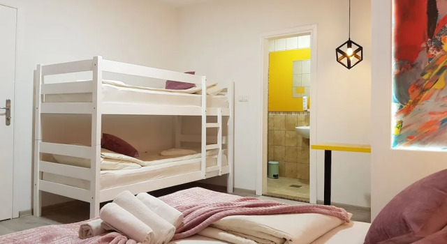 Четырёхместный номер Standard с видом на внутренний двор Hotel Villa Nadin