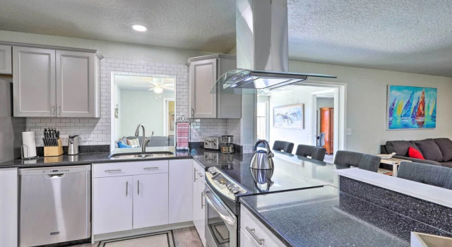 Коттедж Pet-friendly Merritt Island Home w/ Heated Pool