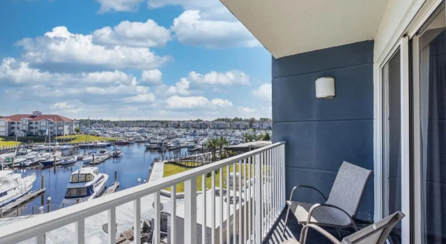 Люкс с красивым видом из окна Holiday Inn Express North Myrtle Beach - Little River by IHG