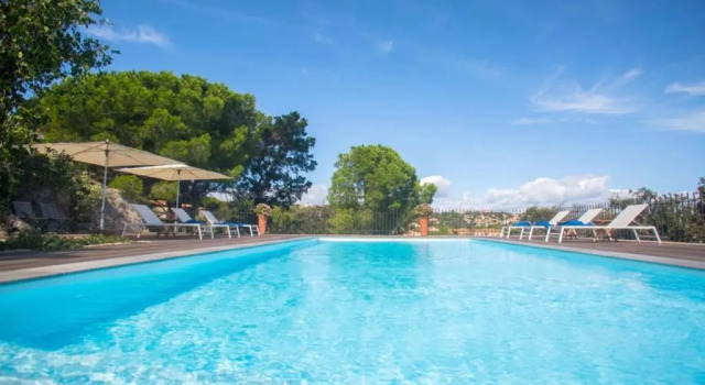 Коттедж Villa campagne à Calvi piscine chauffée vue mer proche plage et centre