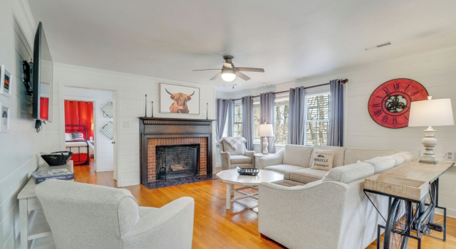Family-Friendly Knoxville Home Close to UT, Buchen Sie Hotel Knoxville Tennessee