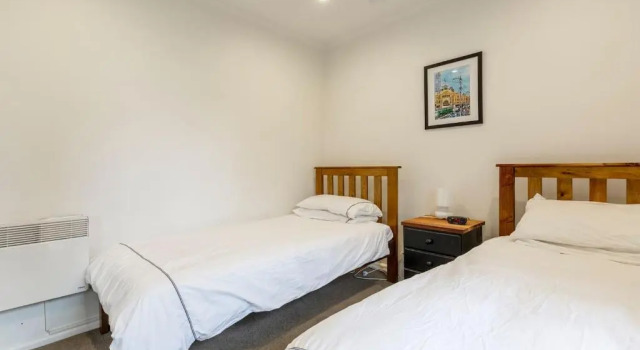 Коттедж ☆Spacious Bungalow☆5min walk to station☆5min to Box Hill☆WiFi☆Parking