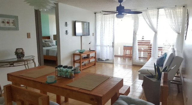 Breathtaking ocean view apt, steps from the beach!