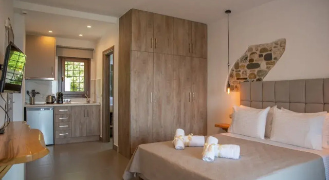 Люкс Luxury с балконом Aelia Mount Suites