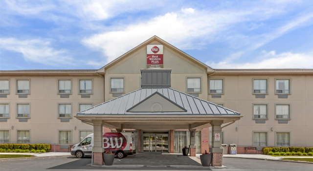 Best Western Plus Travel Hotel Toronto Airport