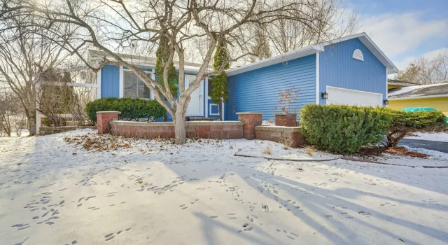 Коттедж Charming Savage Home w/ Yard: 18 Mi to Minneapolis