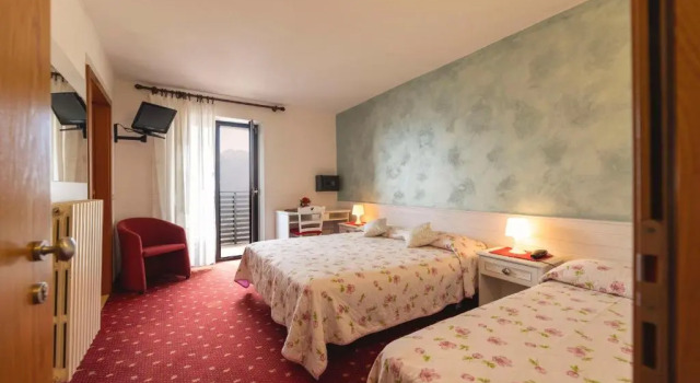Трёхместный номер Standard Hotel Castel Mani