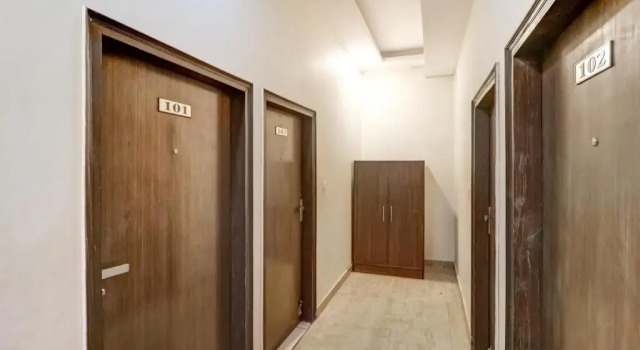 Hotel 555 by OYO Rooms, Varaa Hotelli Faridabad Haryana