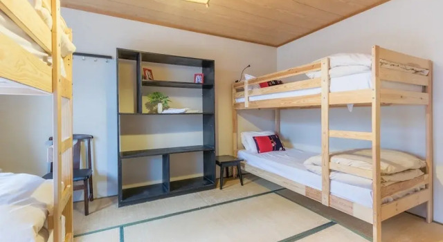 Четырёхместный номер Standard с видом на сад Freeride Backpackers Lodge Niseko