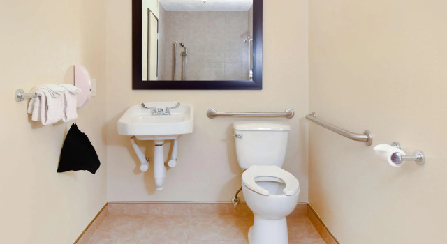 Четырёхместный номер Deluxe Red Roof Inn Bakersfield