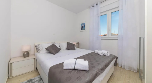 Stunning Apartment in Trogir With 2 Bedrooms and Wifi, Rezerwuj Apartament Hotele w Split-Dalmatia County z parkingiem, Parking
