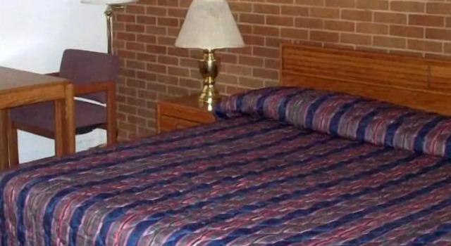 Provo Travelers Inn, Забронировать Отель Отели Прово с парковкой, рядом с Crandall Historical Printing Museum, Парковка