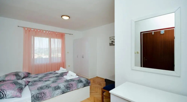 Apartments Marija & Lino, Prenota Appartamento Hotel a Isole Quarnerine con parcheggio, Parcheggio