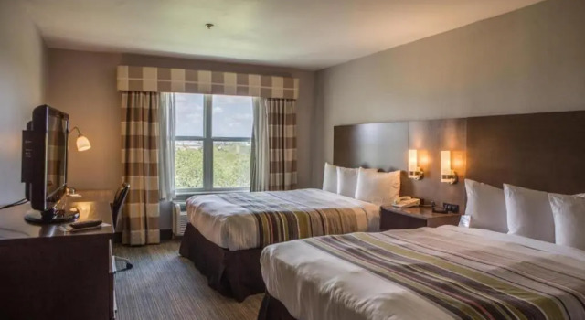Четырёхместный номер Standard Country Inn & Suites by Radisson, Harlingen, TX