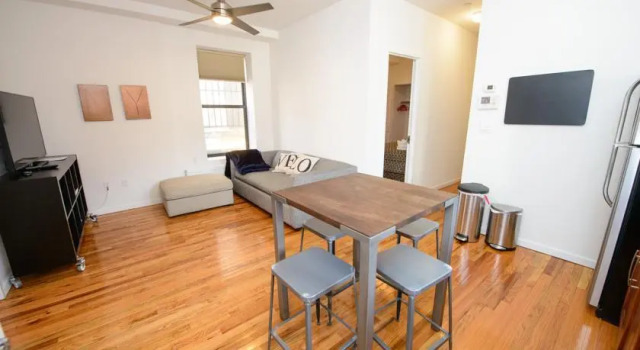 Lower East Side 3 Bedroom, Забронировать Отель Нижний Ист-Сайд Нью-Йорк, рядом с Томпкинс-сквер-парк
