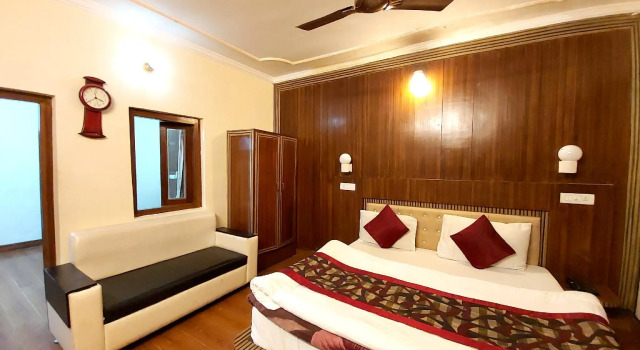 Номер Deluxe Goroomgo Moon Nainital
