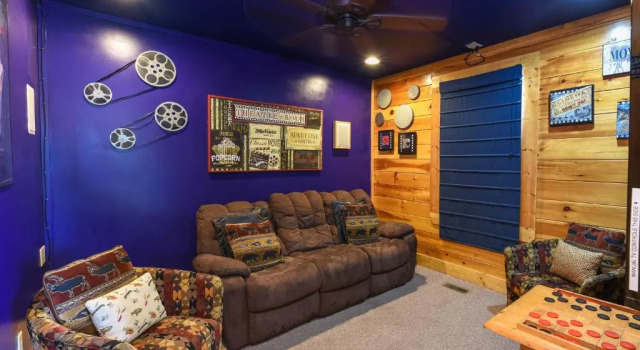 Коттедж SmokyStays Bears Den Cabin