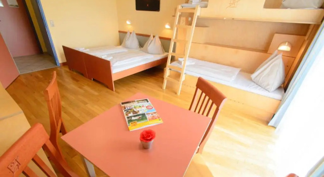 Четырёхместный номер Standard с балконом JUFA Hotel Vulkanland