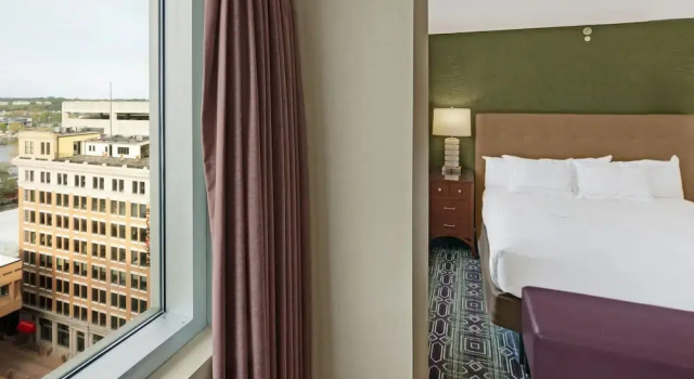 Четырёхместный номер Standard с видом на город Hilton Harrisburg near Hershey Park