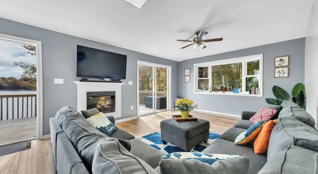 Lakefront, Hot Tub, Kayaks, Firepit, Pool Table, Book Feriehus Tobyhanna 