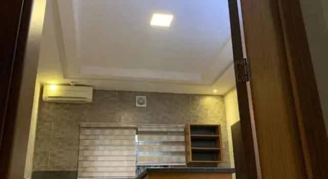 Serviced 3 Bedroom Rental with Pool and Gym