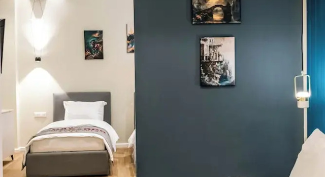 Четырёхместный номер Standard Ambasador Hotel