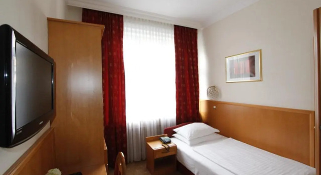 Одноместный номер Standard Hotel Corvinus Vienna