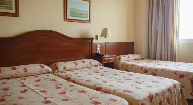 Трёхместный номер Standard Hotel Restaurante Emilio