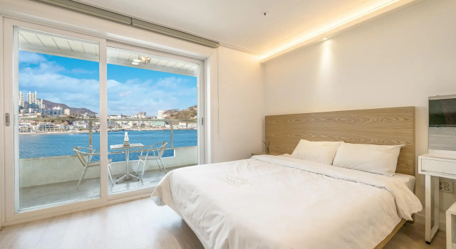 Yeosu Napoliy Pension