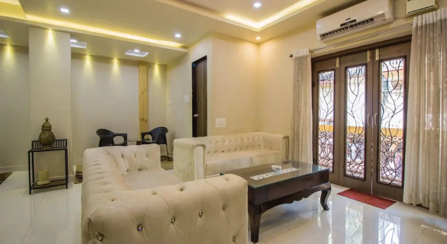 OYO 12834 Home 3BHK Calangute Beach, Prenota Hotel Hotel a Goa con piscina, Piscina