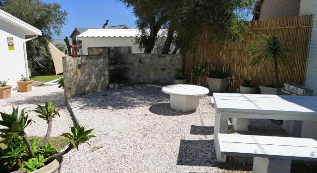 Коттедж Pashasha Beach House and Hot Tub