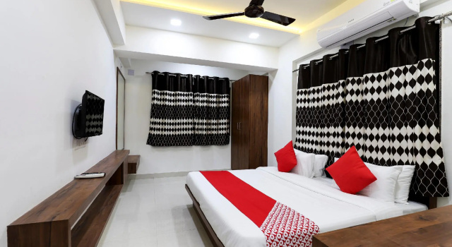 OYO 45011 Sumukh Hotel
