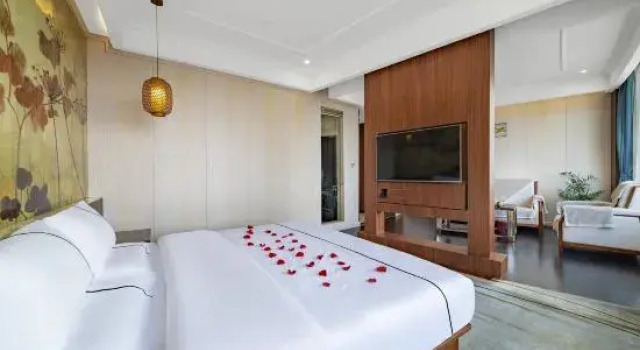 Люкс Deluxe Hindu Hot Spring Hotel (Delong International Jewelry City Duobao City Branch)