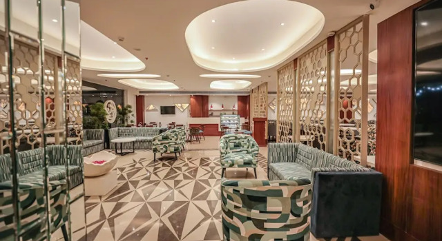 Regenta Place Bhopal by Royal Orchid Hotels Limited, Забронировать Отель Бхопал штат Мадхья-Прадеш, рядом с Железнодорожный вокзал Хабибгандж