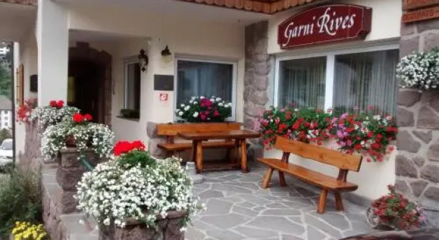 Garni Rives, Забронировать Отель Отели Ортизеи с парковкой, рядом с Подъемник Санкт-Ульрих - Зайзер Альм, Парковка