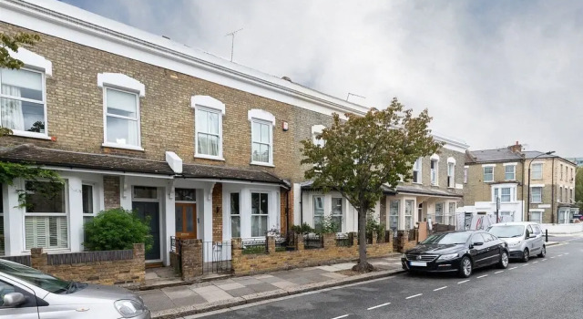 Family Home for 8 Near Westfield and Holland Park, Забронировать Отель Лондон Большой Лондон, рядом с Лондонский парк аттракционов КидЗания