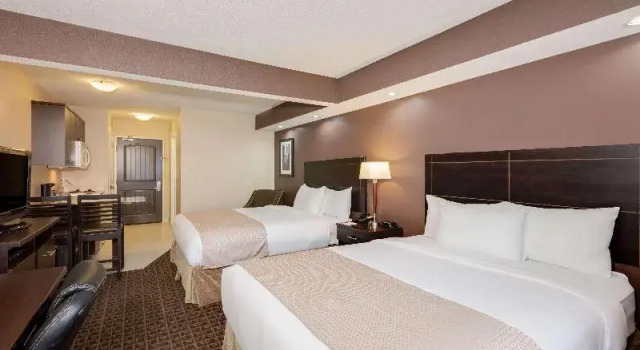 Standard quadruple chambre Ramada by Wyndham Cold Lake