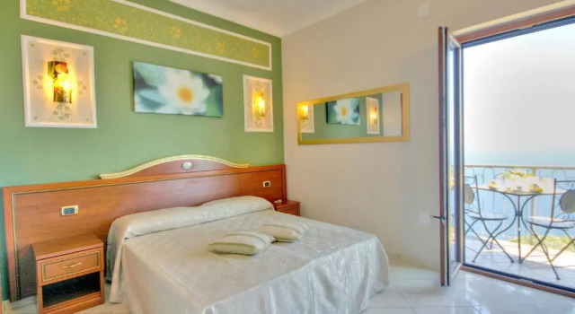 B&B Il Pavone, Забронировать Отель «постель и завтрак» Конка-деи-Марини Побережье Амальфи