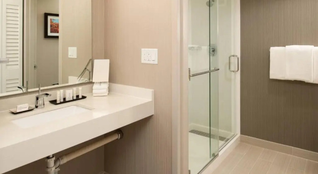 Четырёхместный номер Standard Courtyard by Marriott Seattle Sea-Tac Area